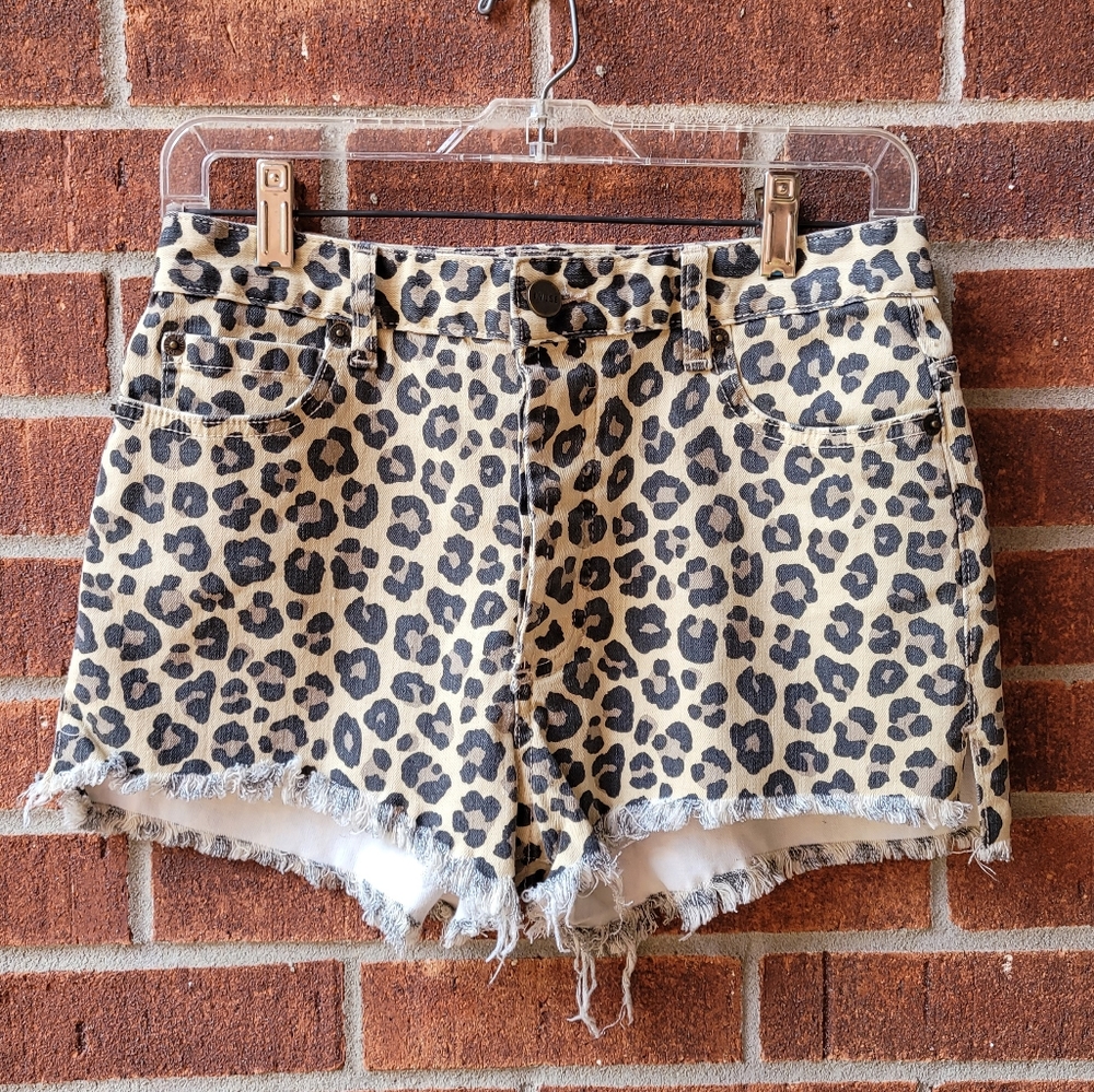 NWT Amuse society HIRISE animal print shorts